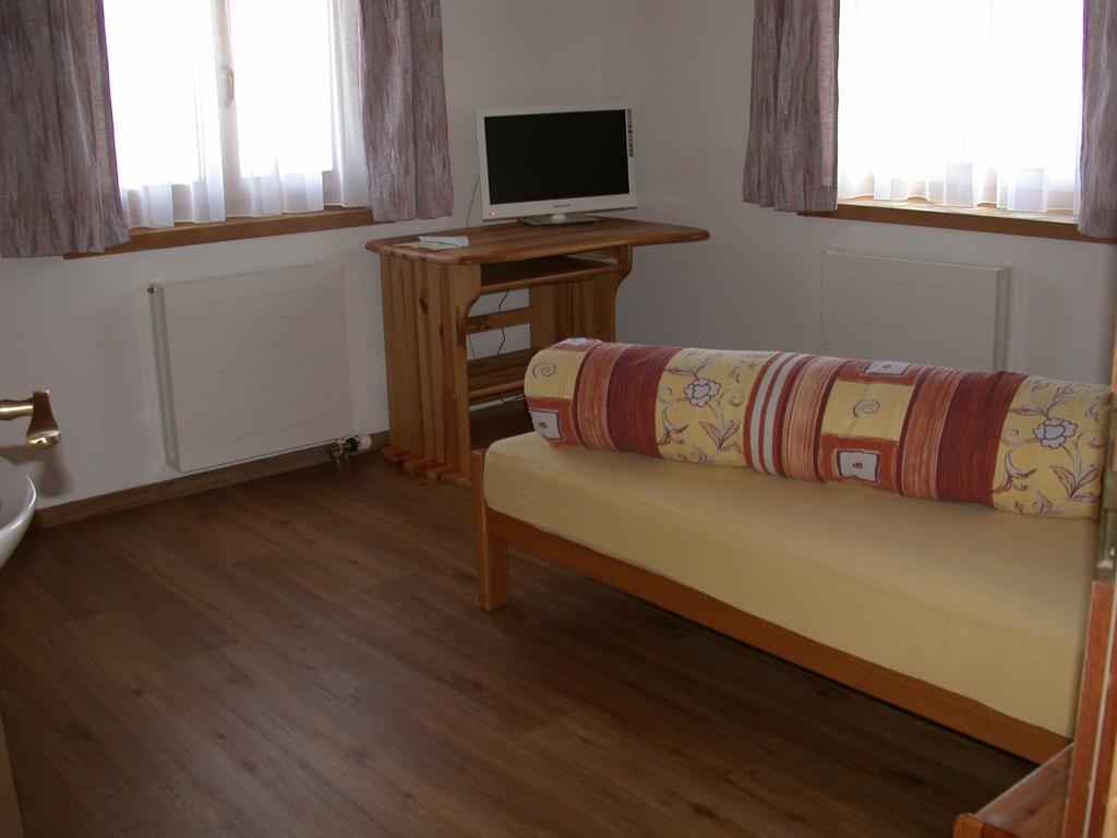 Hotel Reich Тузис Стая снимка