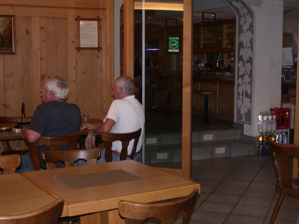 Hotel Reich Тузис Екстериор снимка